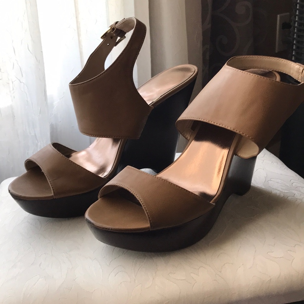 Tan wedges Nine West